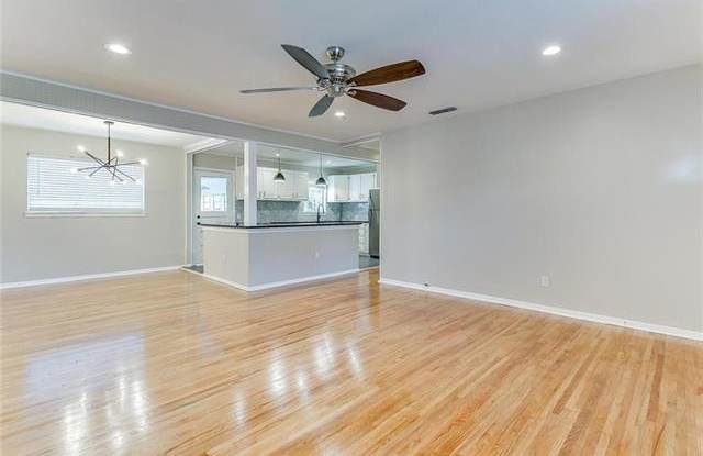 6016 Saint Johns Lane Gallery 2