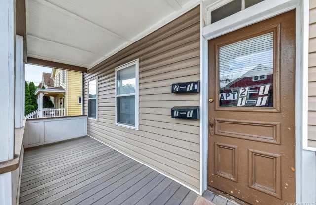 29 Fort Putnam Street Gallery 2
