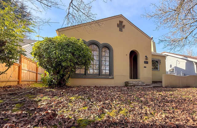 Charming Single Level SE Salem Home ~ High 1945 photos photos