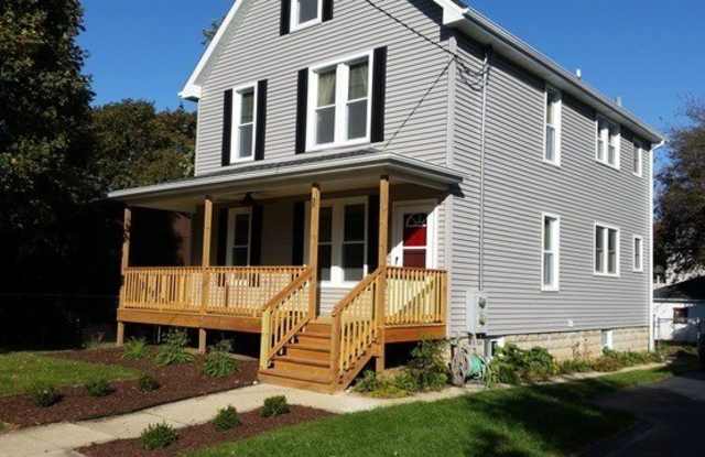 35 N 11th Street - 35 North 11th Street, St. Charles, IL 60174