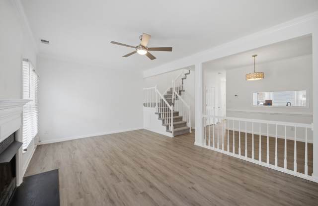 748 Creekside Crescent - 1 Gallery 3
