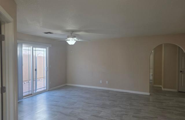 Beautiful 3-Bedroom Home with Community Pool & Boat/RV Storage! Gallery 4
