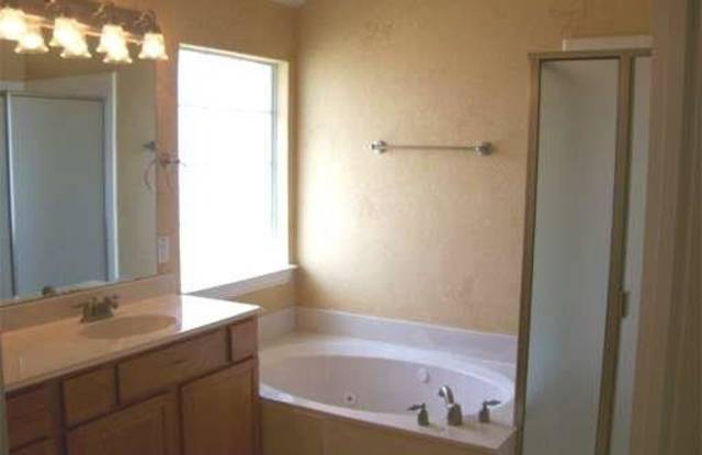 7402 Amesbury Lane Gallery 4