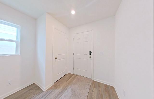Modern 3-Bedroom Home in Bradbury Creek Gallery 3