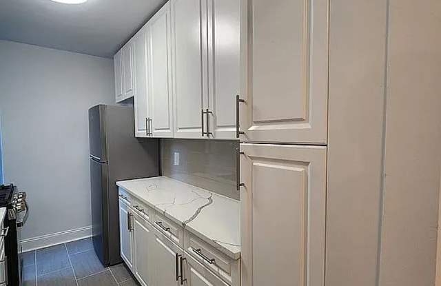 3335 81st St Apt 5E Gallery 4