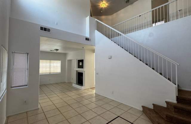 Pool & Spa plus 4 bedrooms Gallery 3