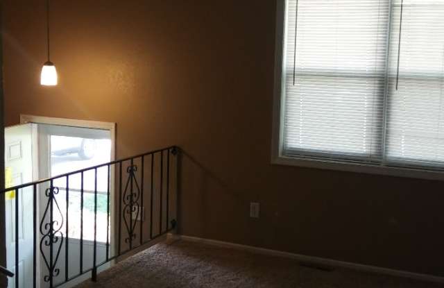 202 Manor Ln Gallery 4