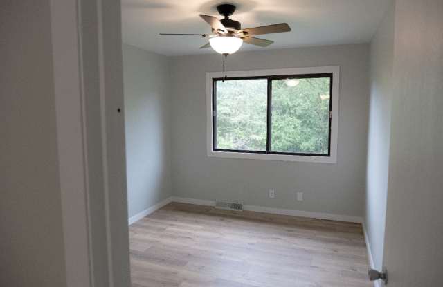5835 Cambridge Circle Gallery 2