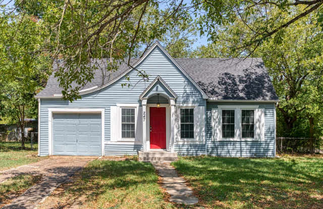 Comfortable 2-Bedroom Home in a Wills Point Community Gallery 1