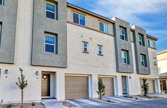 BEAUTIFUL PET FRIENDLY 3 BEDROOM 3 BATH TRI-LEVEL HOME WITH 2 CAR GARAGE WITH WATER, SEWER, TRASH,  INTERNET INCLUDED IN YOUR RENT! photos photos