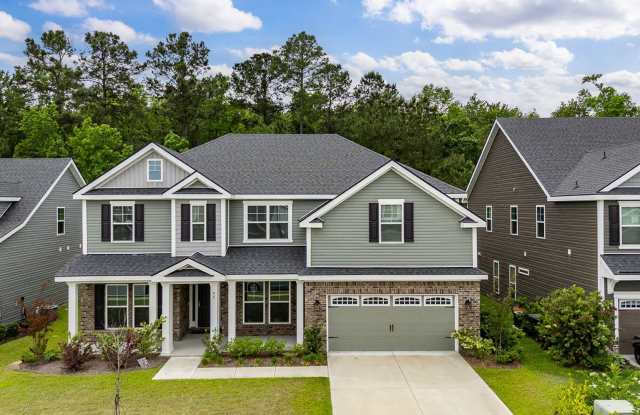 Elegant Savannah Living – 5BR Home with Spacious Primary Suite & Dual Living Spaces photos photos Elegant Savannah Living – 5BR Home with Spacious Primary Suite & Dual Living Spaces photos photos