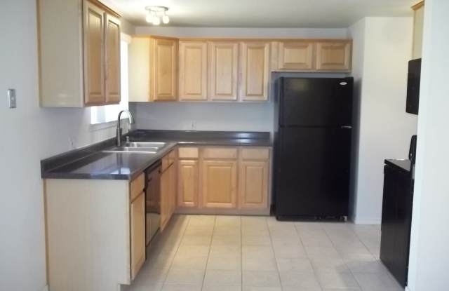 Clovis area home offering nice updates. Close to Fresno State, shopping and FWY 168. Gallery 3