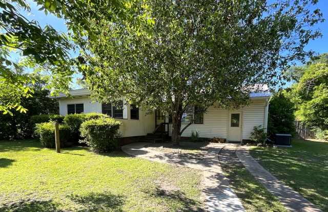 3/1 Brick Home in Marianna with Hardwood Floors and Fenced Back Yard! photos photos 3/1 Brick Home in Marianna with Hardwood Floors and Fenced Back Yard! photos photos