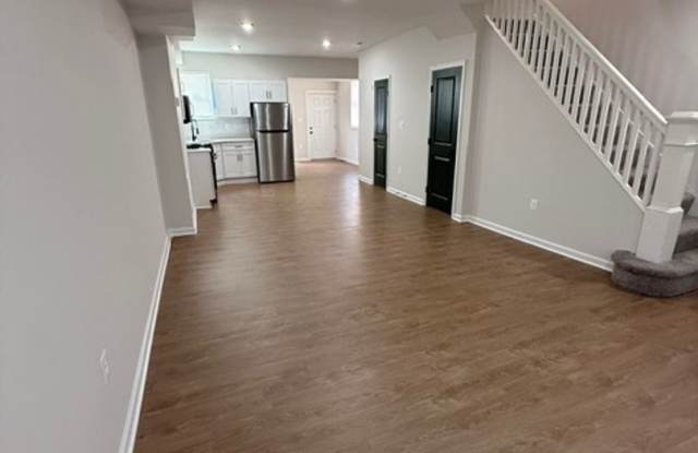 Beautifully Renovated 4BR/2.5BA Home Gallery 4