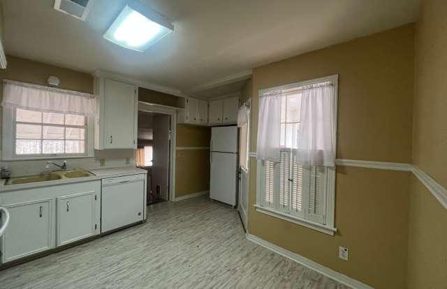 HALF OFF FIRST FULL MONTH'S RENT Gallery 3
