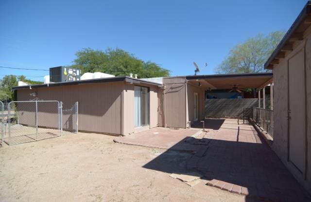 Charming 3 Bedroom 1 Bath Home! Great Central Tucson Location! - 3408 East Flower Street, Tucson, AZ 85716