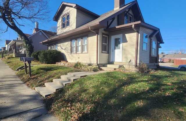 Spacious Two Bedroom Triplex in Mooresville, Indiana Gallery 1