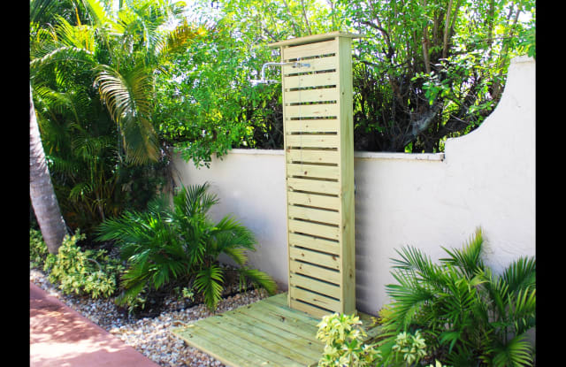 Las Brisas Gardens Gallery 4