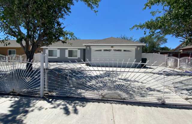 4 BEDROOM ADELANTO HOME photos photos