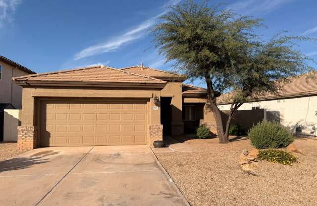 Move-In Special! Updated 3 Bed / 2bath Gilbert Home with New Paint, No Carpet and on the Course - 900 South Roanoke Street, Gilbert, AZ 85296