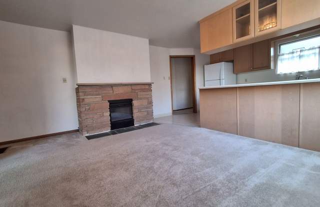 Spacious Home 615 E Lynn St. / Southlake Union Gallery 4