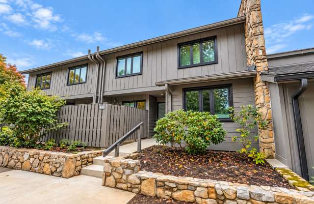 Spacious Townhouse- Crowfields- 55+ Community Gallery 3