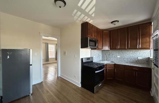 2661 N Spaulding photos photos