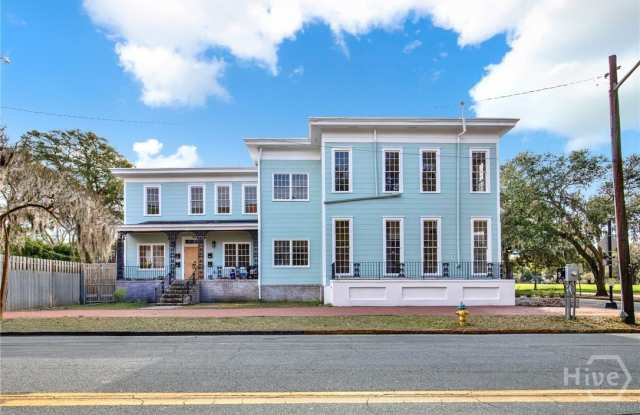 105 E Gwinnett Street Gallery 1