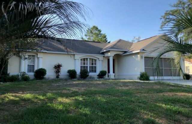 Spacious 3BR Home with Florida Room & Fenced Backyard photos photos
