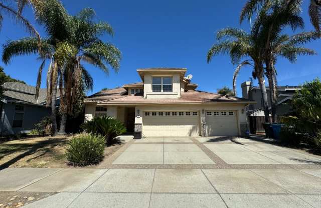 Elegant 3-Bedroom, 2.5-Bathroom Home with Modern Upgrades and Luxurious Amenities - 725 Barrett Avenue, Morgan Hill, CA 95037
