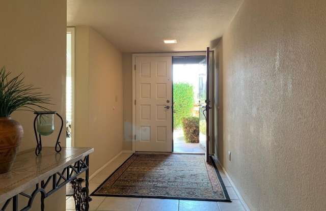 7506 N Via Camello Del Sur Gallery 3