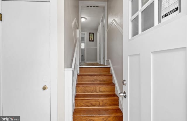 619 COLLINGS AVENUE Gallery 4