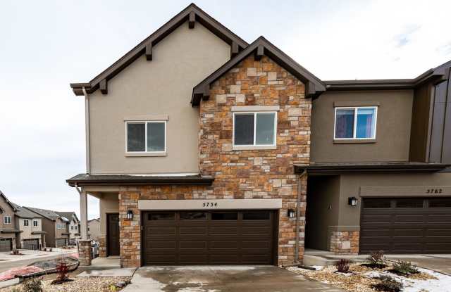 Luxury End Unit Townhome on Westside next to Open Space photos photos