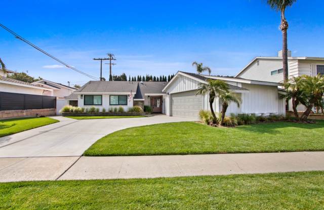 Beautiful Rehabbed Home In Mesa Verde with Large Yard! photos photos