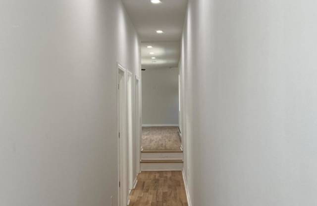 608 1/2 Lareine Avenue Gallery 2