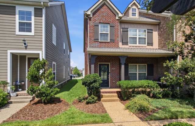 Beautiful 3 Bedroom, 3 Bath Townhome Minutes from Downtown Franklin Gallery 1