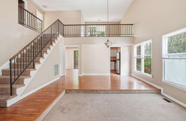End-Unit 3BR Townhome • 2-Car Garage • Loft • The Meadows, Chapel Hill Gallery 4