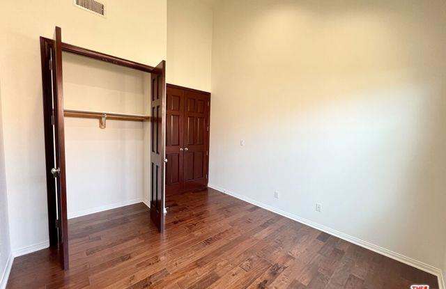 2002 Gates Avenue photos photos