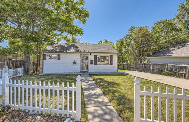 Evolve Real Estate: Charming Ranch-Style Home in Denver, 10 Minutes from Downtown! Available July 1st photos photos