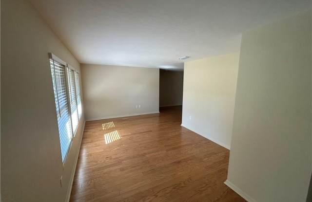 515 E Falconry Court Gallery 2