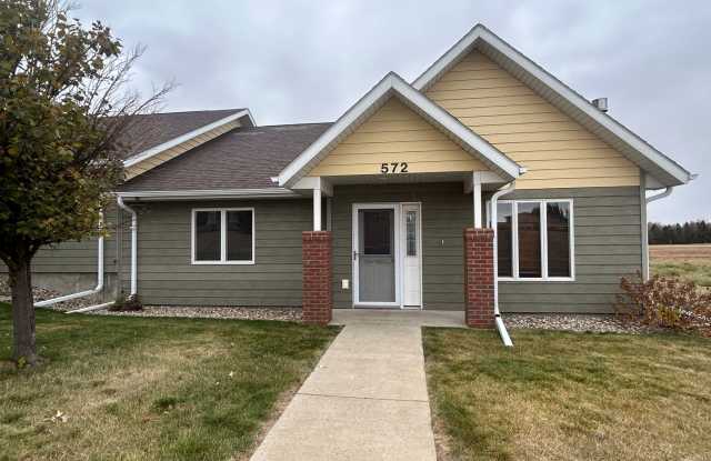 Lovely Townhouse for Rent - 572 Elks Drive, Dickinson, ND 58601 Lovely Townhouse for Rent - 572 Elks Drive, Dickinson, ND 58601