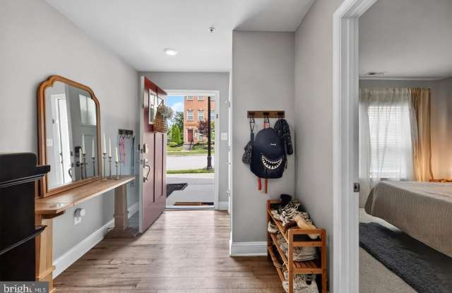7564 WARBURG Way Gallery 4