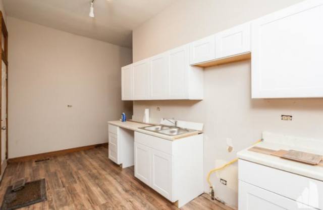 1006 W Fry Gallery 3