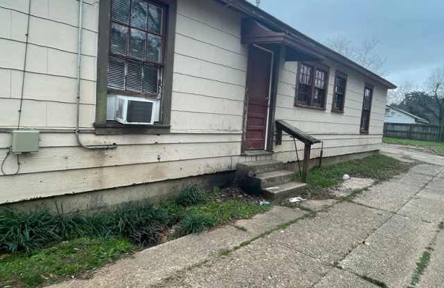 Cute 1 Bedroom, 1 Bath Home in Bossier - 704 Carrollton Street, Bossier City, LA 71112