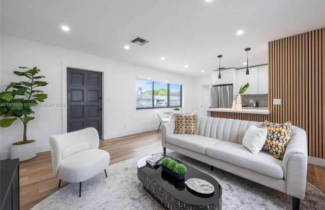 1201 North 16th Avenue photos photos