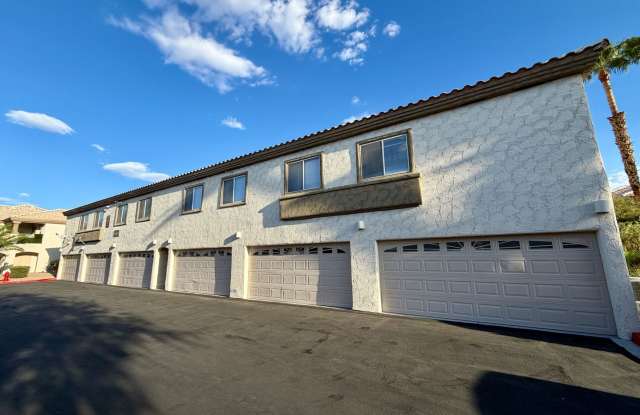 3 bedroom condo with 2 car garage Gallery 3