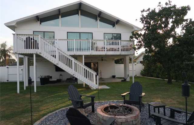 5945 VENETIAN Boulevard NE Gallery 2