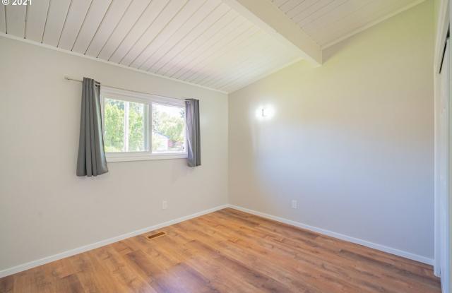 Gorgeous 3 Bedroom Remodel in Highly Desirable Lakeshore Neighborhood! - 2711 Northwest Madrona Street, Lake Shore, WA 98665