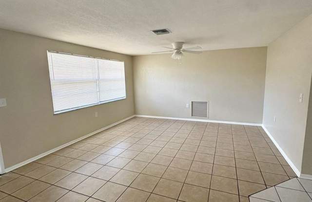 Spacious Updated 3 Bedroom 1 Bath Gallery 4