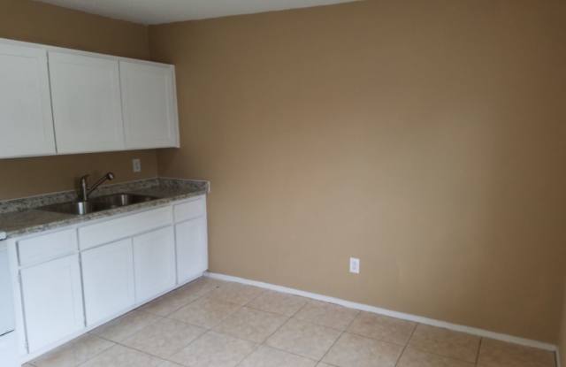716 Northpoint Circle South Gallery 3